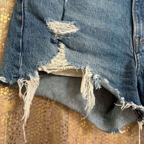 Abercrombie & Fitch Distressed High Rise Curve Love Mom Shorts 6/28 - Picture 3 of 7